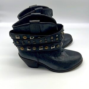 Circle G - Black Leather Distressed Studded Strap Pull On Ankle Boot Size 7.5